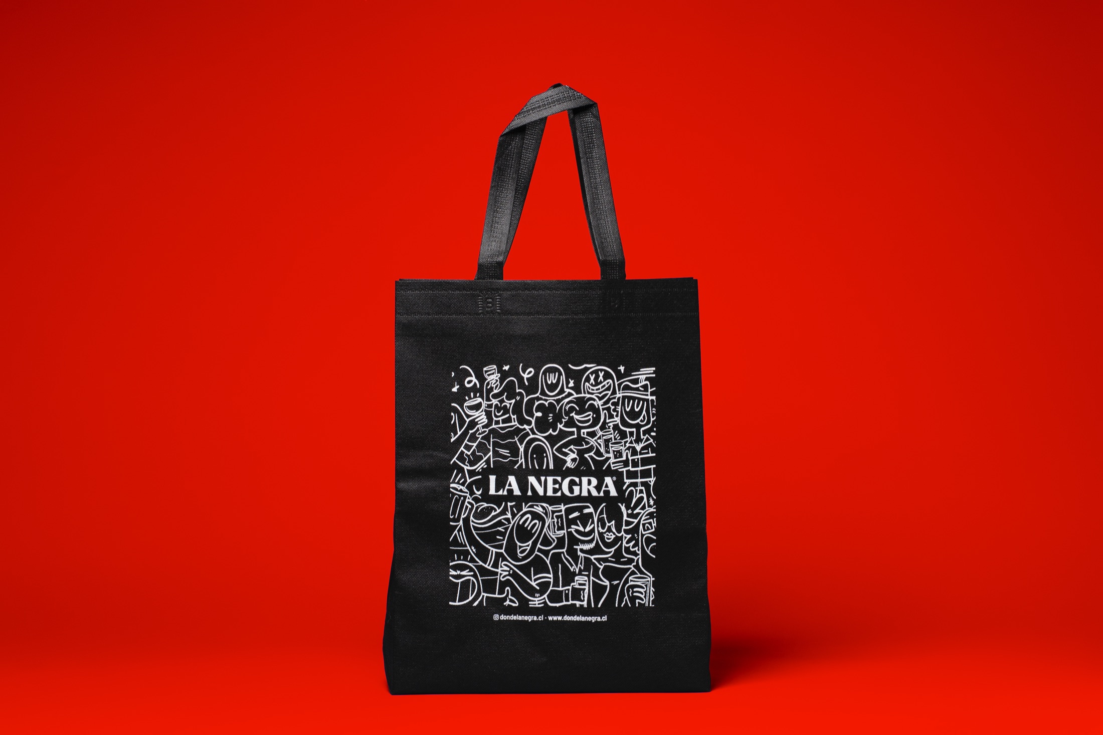 Bolsa de La Negra con el sistema de ilustración sobre fondo rojo
